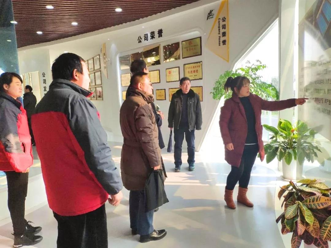 上海大学教授薛雷一行莅临台湾华扬龙生科技产业园参观考察洽谈合作